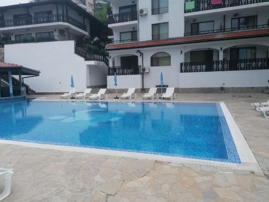 Spacious Fully Furnished Studio In Kavarna Apart Hotel Exterior foto